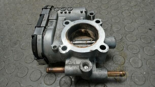 Foto: DROSSELKLAPPENSTUTZEN eines Opel Corsa 1.0 12V Attraction