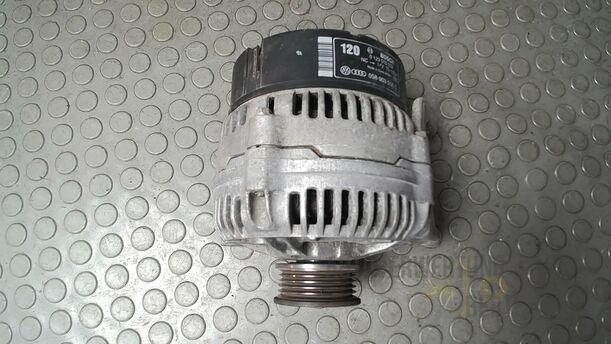 Foto: LICHTMASCHINE ( BOSCH / 120A ) eines Audi A4 Avant 1.8 Attraction