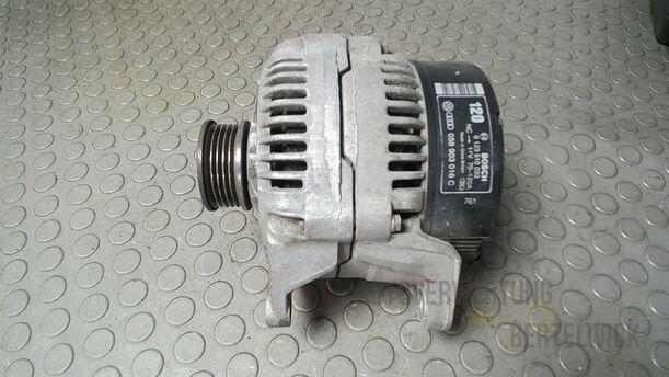 Foto: LICHTMASCHINE ( BOSCH / 120A ) eines Audi A4 Avant 1.8 Attraction