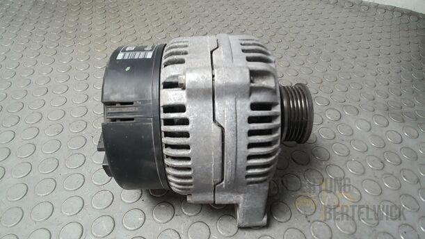 Foto: LICHTMASCHINE ( BOSCH / 120A ) eines Audi A4 Avant 1.8 Attraction