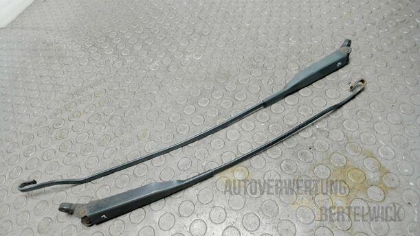 Foto: SCHEIBENWISHERARME VORNE eines Opel Corsa 1.0 12V Attraction