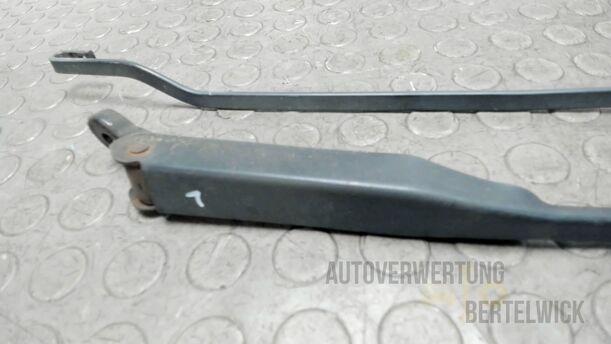 Foto: SCHEIBENWISHERARME VORNE eines Opel Corsa 1.0 12V Attraction