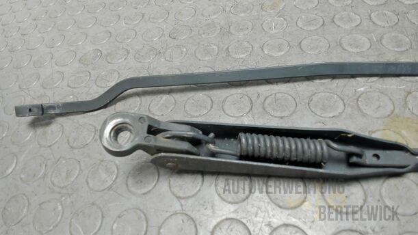 Foto: SCHEIBENWISHERARME VORNE eines Opel Corsa 1.0 12V Attraction