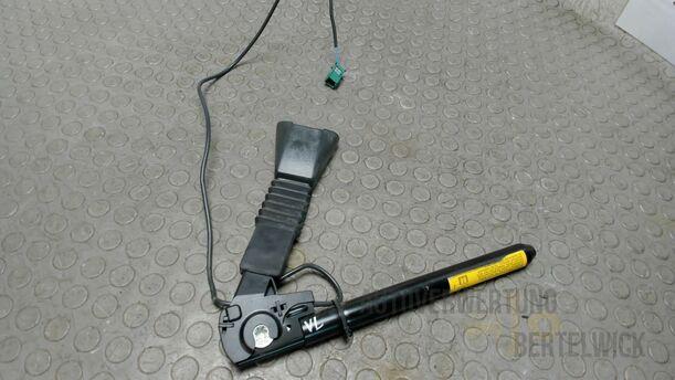 Foto: GURTSTRAFFER VORNE LINKS eines Opel Corsa 1.0 12V Attraction