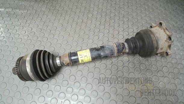 Foto: ANTRIEBSWELLE LINKS ( AUTOMATIK ) eines Audi A4 Avant 1.8 Attraction