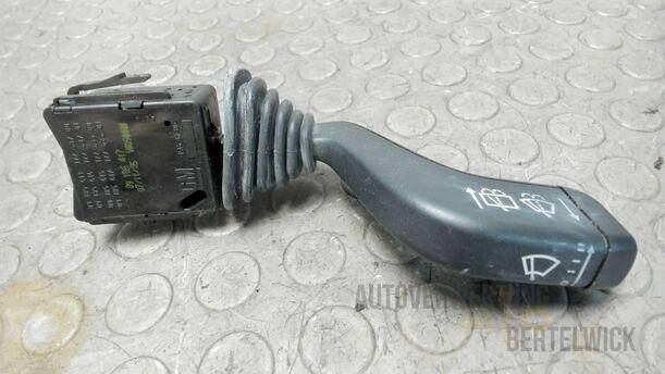 Foto: SCHEIBENWISCHERSCHALTER eines Opel Corsa 1.0 12V Attraction