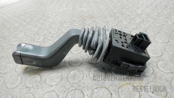 Foto: SCHEIBENWISCHERSCHALTER eines Opel Corsa 1.0 12V Attraction