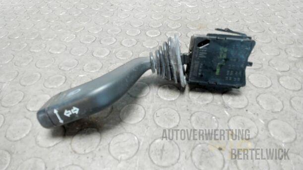 Foto: BLINKERSCHALTER / KOMBISCHALTER eines Opel Corsa 1.0 12V Attraction