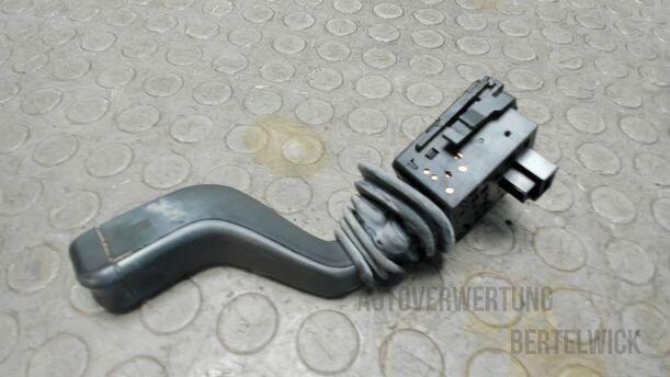 Foto: BLINKERSCHALTER / KOMBISCHALTER eines Opel Corsa 1.0 12V Attraction
