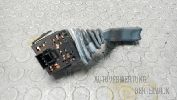Foto: BLINKERSCHALTER / KOMBISCHALTER eines Opel Corsa 1.0 12V Attraction