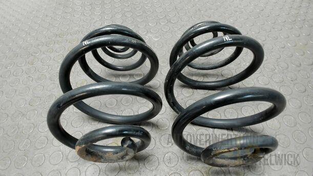 Foto: FEDERNPAAR HINTEN / HINTERE FEDERN eines Opel Corsa 1.0 12V Attraction