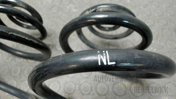 Foto: FEDERNPAAR HINTEN / HINTERE FEDERN eines Opel Corsa 1.0 12V Attraction