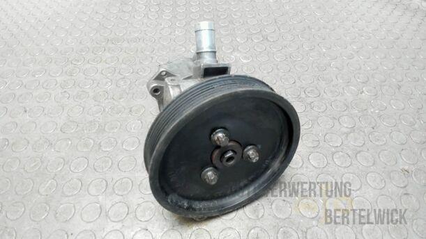 Foto: PUMPE SERVOLENKUNG eines Mercedes-Benz E 270 T CDI Special