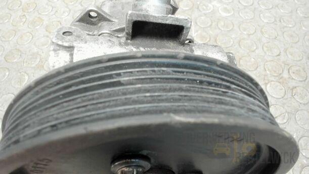 Foto: PUMPE SERVOLENKUNG eines Mercedes-Benz E 270 T CDI Special