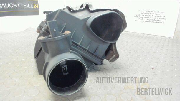 Foto: LUFTFILTERKASTEN eines Mercedes-Benz E 270 T CDI Special