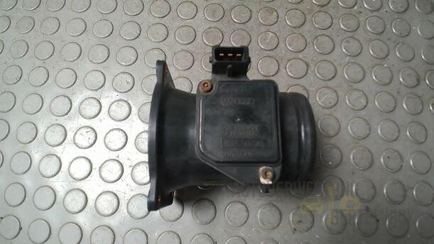 Foto: LUFTMASSENMESSER eines Audi A4 Avant 1.8 Special