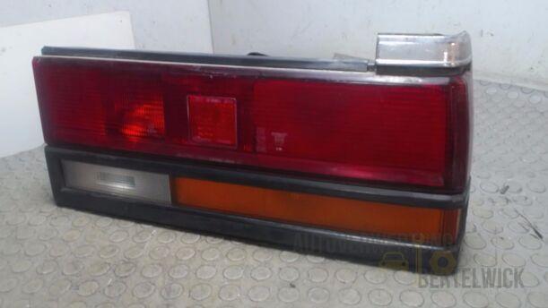 Foto: HECKLEUCHTE / RÜCKLICHT RECHTS eines Nissan Laurel 2,8D