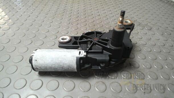 Foto: SCHEIBENWISCHERMOTOR HINTEN ( AVANT ) eines Audi A4 Avant 1.8 Special
