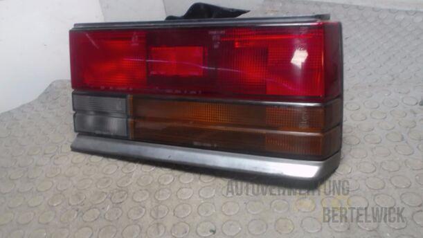 Foto: HECKLEUCHTE / RÜCKLICHT  RECHTS eines Nissan Cherry Special