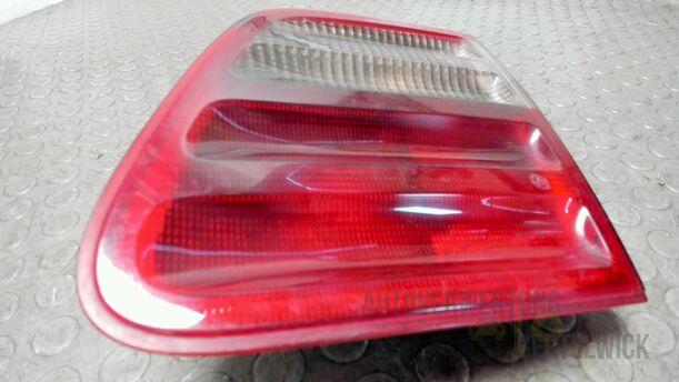 Foto: HECKLEUCHTE / RÜCKLICHT RECHTS INNEN eines Mercedes-Benz E 270 T CDI Special