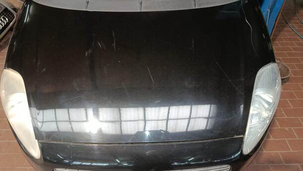 Foto: MOTORHAUBE eines Fiat Grande Punto 1.2 8V Special
