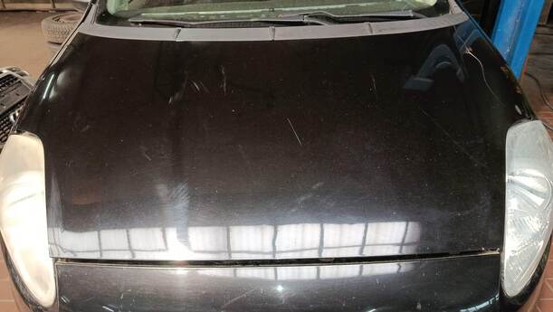Foto: MOTORHAUBE eines Fiat Grande Punto 1.2 8V Special