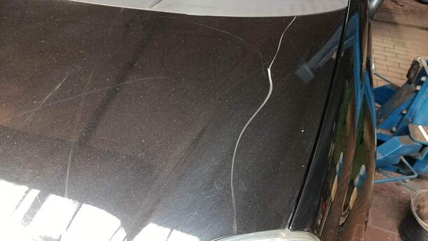 Foto: MOTORHAUBE eines Fiat Grande Punto 1.2 8V Special