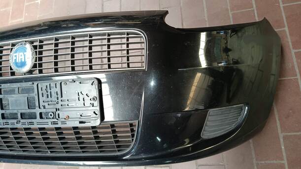 Foto: STOSSFÄNGER/ STOßSTANGE VORN eines Fiat Grande Punto 1.2 8V Special