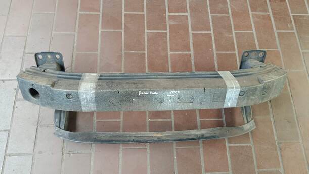 Foto: VERSTÄRKUNG VORN eines Fiat Grande Punto 1.2 8V Special