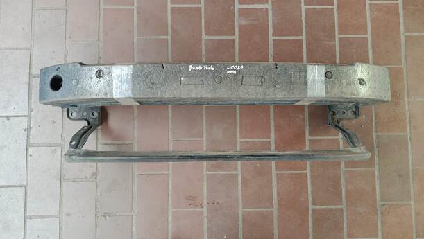 Foto: VERSTÄRKUNG VORN eines Fiat Grande Punto 1.2 8V Special