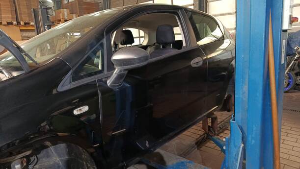 Foto: TÜR VORN LINKS ( 2/3 TÜRER ) eines Fiat Grande Punto 1.2 8V Special