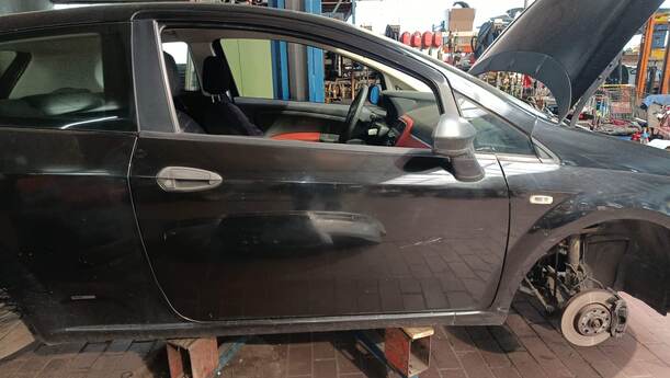 Foto: TÜR VORN RECHTS ( 2/3 TÜRER ) eines Fiat Grande Punto 1.2 8V Special
