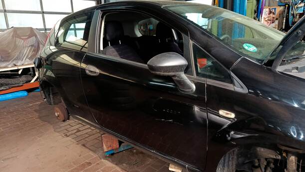 Foto: TÜR VORN RECHTS ( 2/3 TÜRER ) eines Fiat Grande Punto 1.2 8V Special