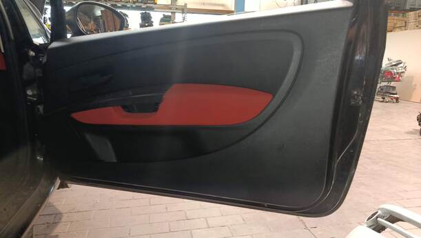 Foto: TÜR VORN RECHTS ( 2/3 TÜRER ) eines Fiat Grande Punto 1.2 8V Special