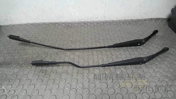Foto: SCHEIBENWISCHERARME VORN eines Fiat Grande Punto 1.2 8V Special