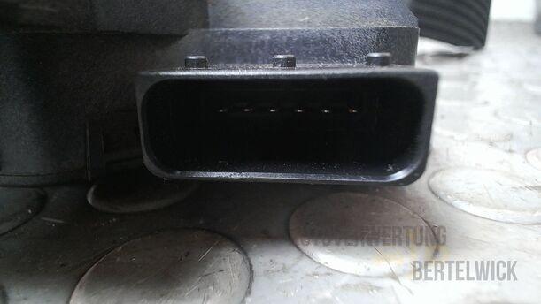 Foto: GASPEDAL eines Fiat Grande Punto 1.2 8V Special
