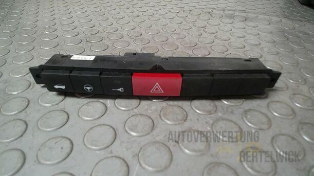 Foto: SCHALTER WARNBLINKANLAGE/ WARNBLINKSCHALTER eines Fiat Grande Punto 1.2 8V Special