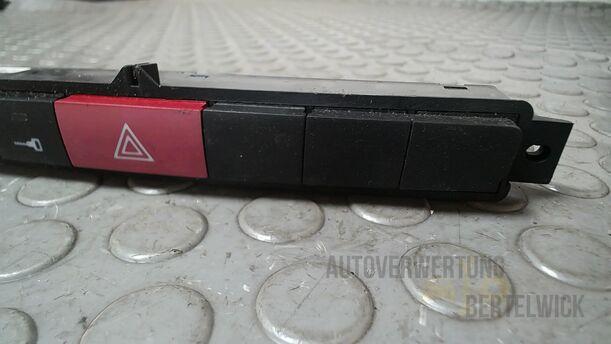 Foto: SCHALTER WARNBLINKANLAGE/ WARNBLINKSCHALTER eines Fiat Grande Punto 1.2 8V Special