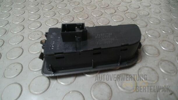 Foto: SCHALTER LEUCHTWEITENREGULIERUNG/ NEBELSCHLUSS eines Fiat Grande Punto 1.2 8V Special