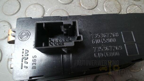 Foto: SCHALTER LEUCHTWEITENREGULIERUNG/ NEBELSCHLUSS eines Fiat Grande Punto 1.2 8V Special