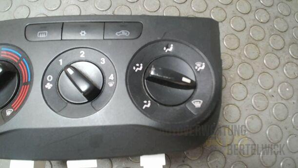 Foto: HEIZUNGSBETÄTIGUNG eines Fiat Grande Punto 1.2 8V Special