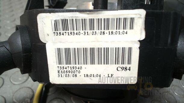 Foto: KOMBISCHALTER/ LENKSTOCKSCHALTER eines Fiat Grande Punto 1.2 8V Special