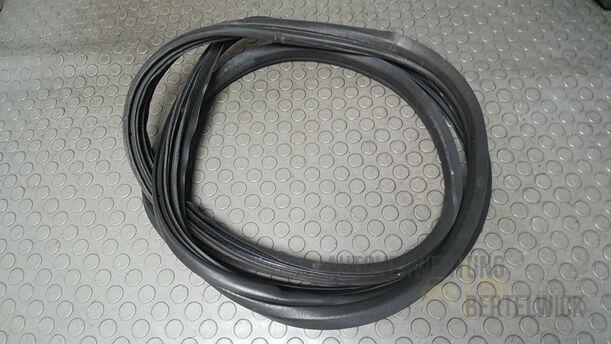 Foto: TÜRDICHTUNG LINKS ( 2/3 TÜRER ) eines Fiat Grande Punto 1.2 8V Special