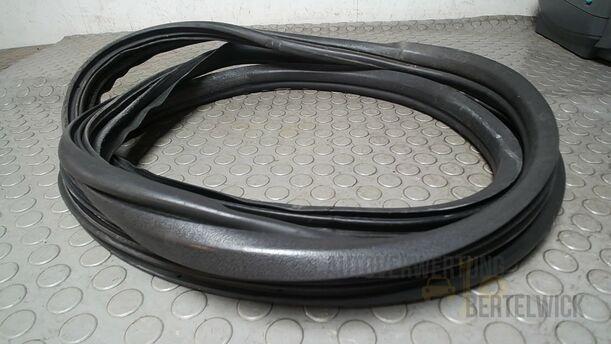 Foto: TÜRDICHTUNG LINKS ( 2/3 TÜRER ) eines Fiat Grande Punto 1.2 8V Special
