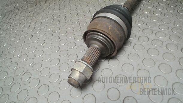 Foto: ANTRIEBSWELLE LINKS ( SCHALTGETRIEBE ) eines Fiat Grande Punto 1.2 8V Special
