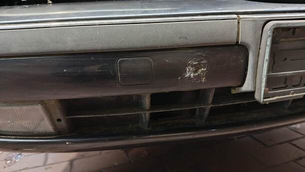 Foto: STOSSFÄNGER / STOßSTANGE VORNE eines BMW 523i Special