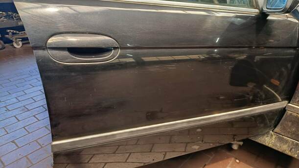 Foto: TÜR VORNE RECHTS eines BMW 523i Special