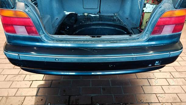 Foto: STOSSFÄNGER / STOßSTANGEN HINTEN eines BMW 523i Special