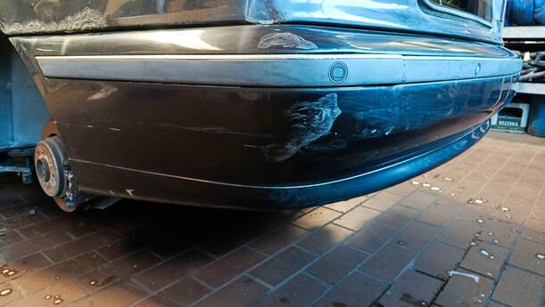 Foto: STOSSFÄNGER / STOßSTANGEN HINTEN eines BMW 523i Special