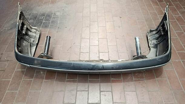 Foto: STOSSFÄNGER / STOßSTANGEN HINTEN eines BMW 523i Special